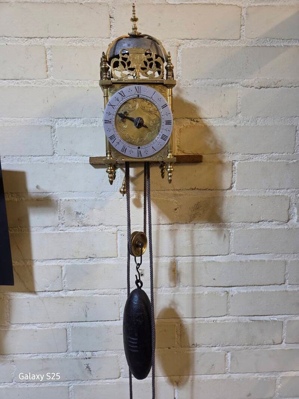 F11.    Frans lantaarnklokje.