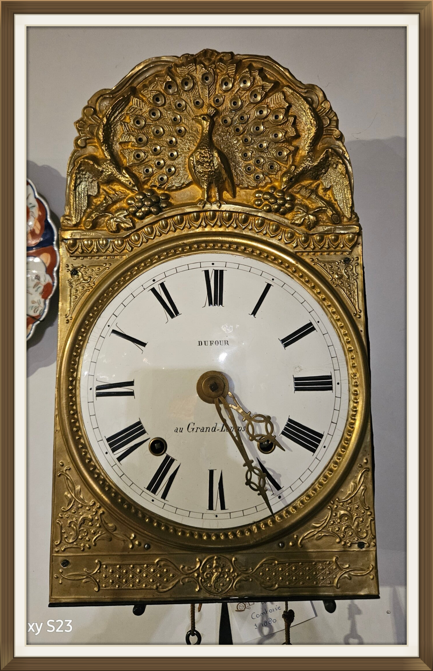 F10: Antieke Comtoise, pauw