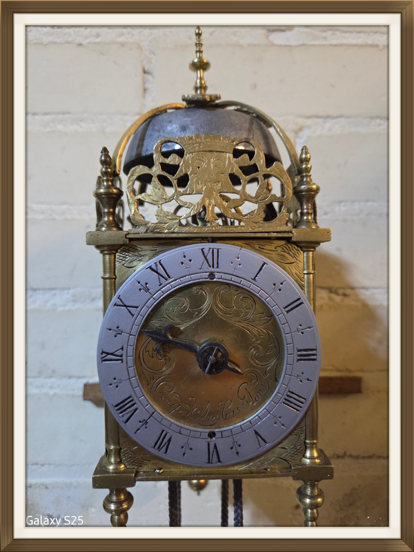 F11.    Klein Frans lantaarnklokje.