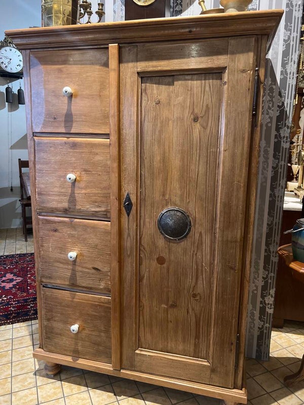 M8: Antieke broodkast