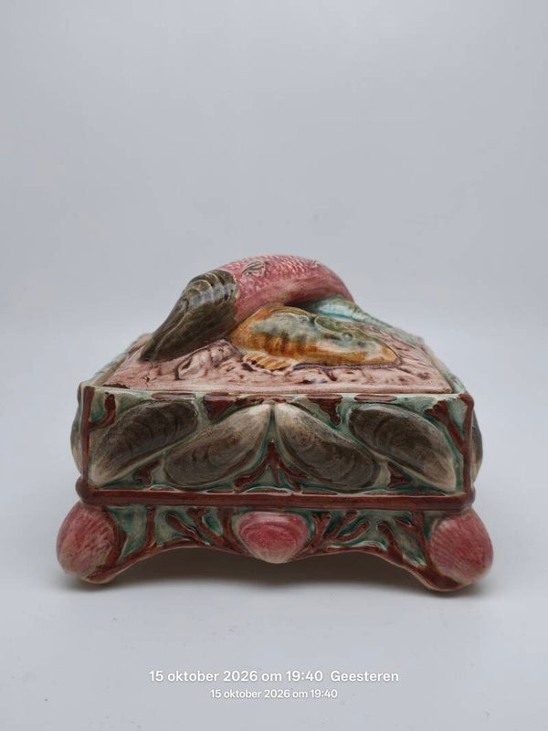K 12: Antieke Franse Majolica Deksel doos.