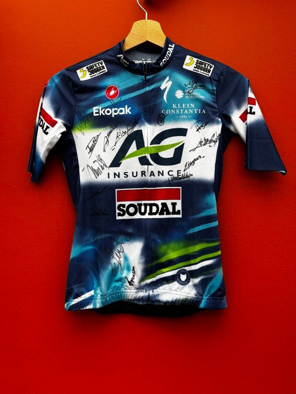 Tombola: gesigneerd vrouwentruitje AG Insurance - Soudal