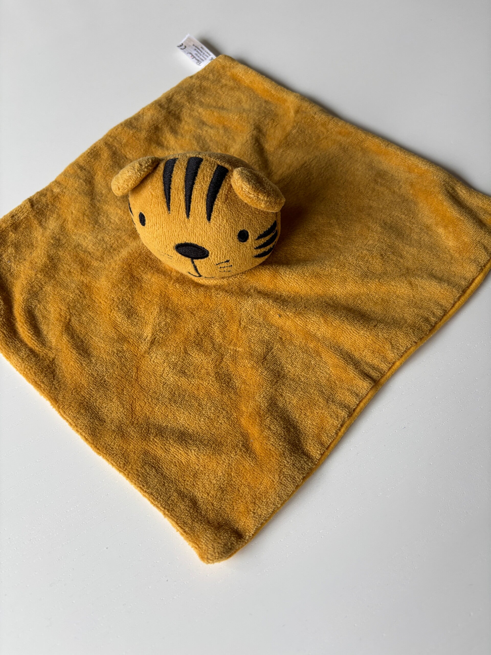 Mosterdgeel knuffeldoekje