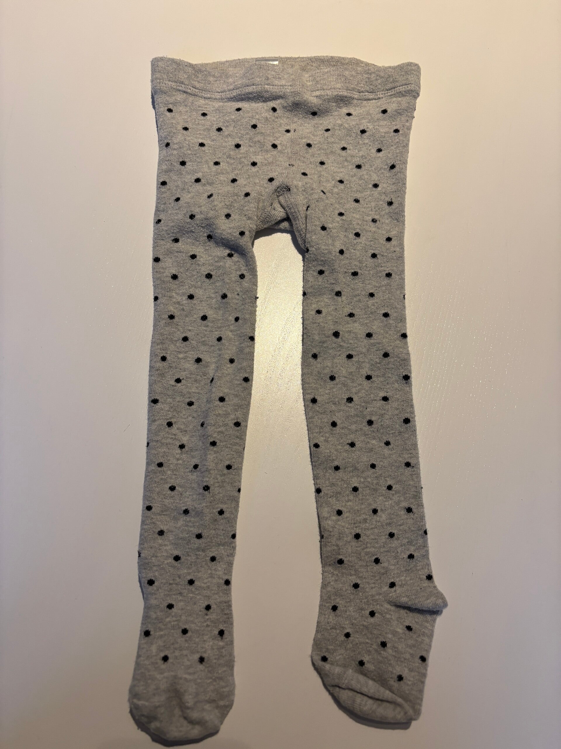 Grijze kousenbroek met zwarte bolletjes