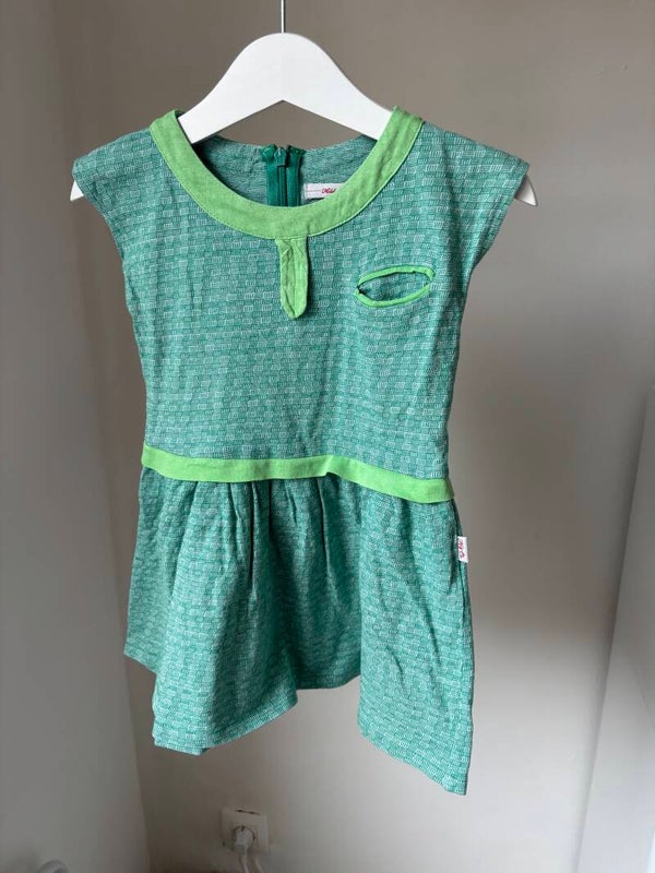 Groen jurkje met korte mouwen