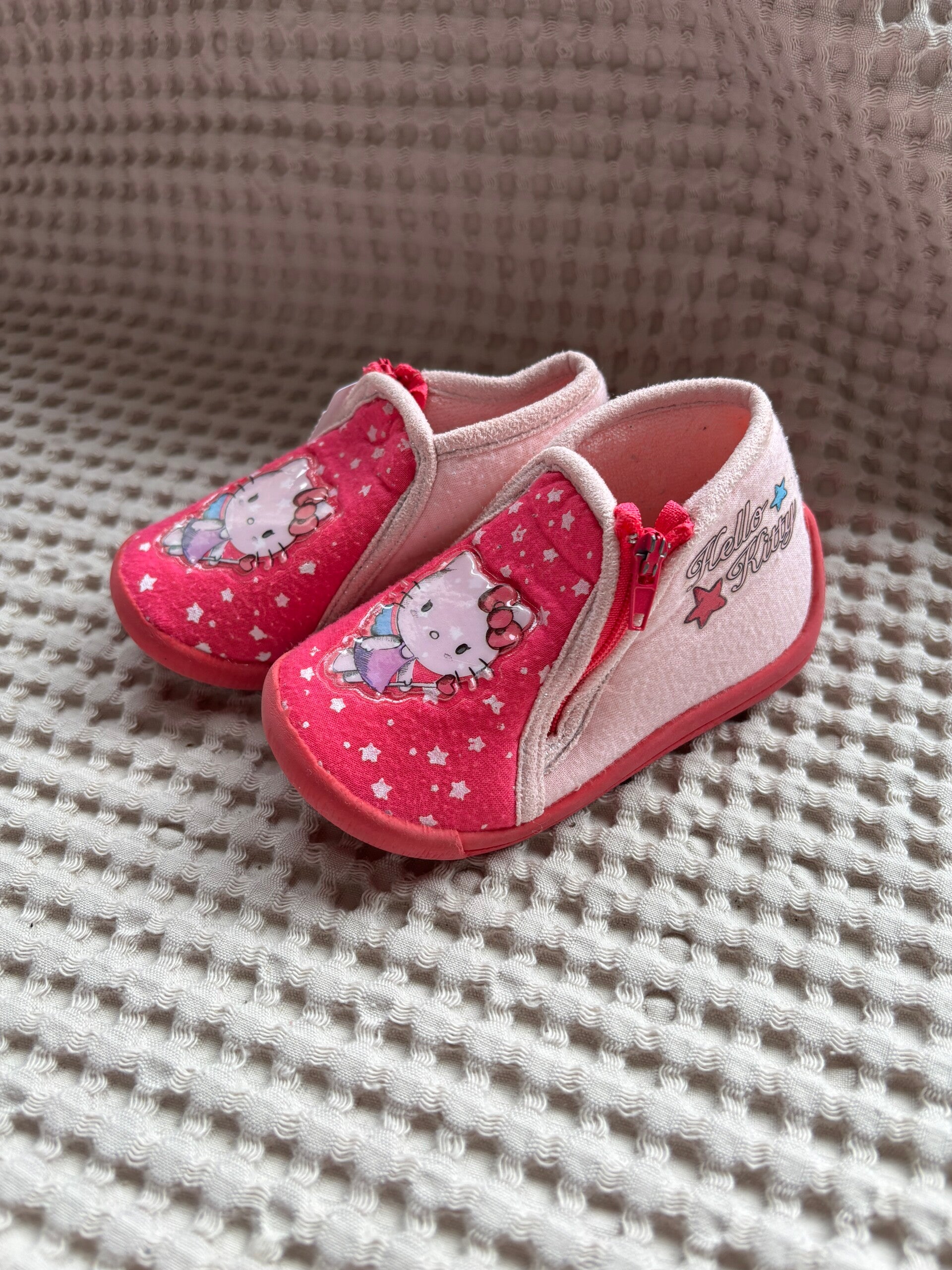 Roze sloefjes Hello Kitty | maat 22