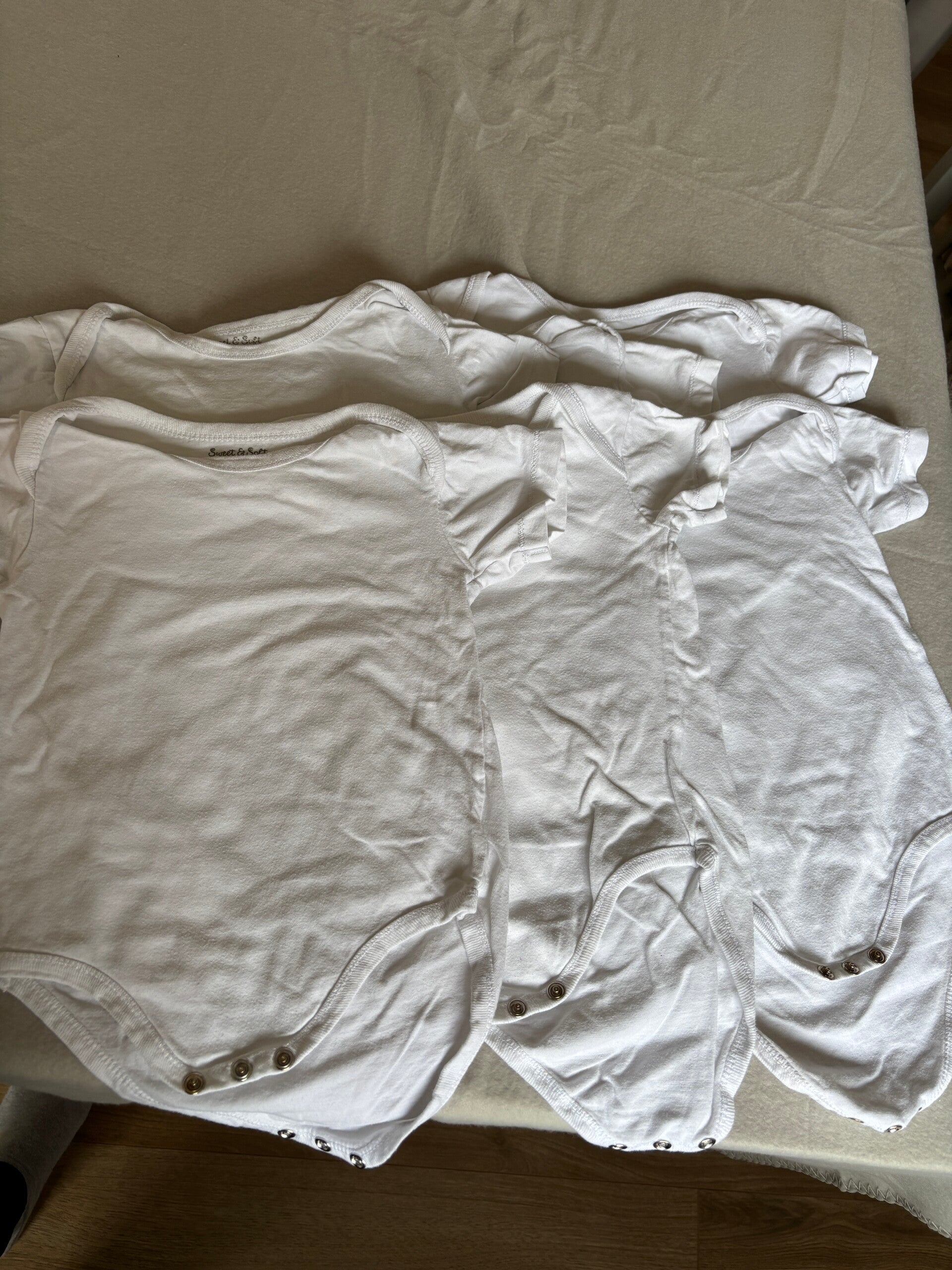 Bundel witte rompers met korte mouwen (6)