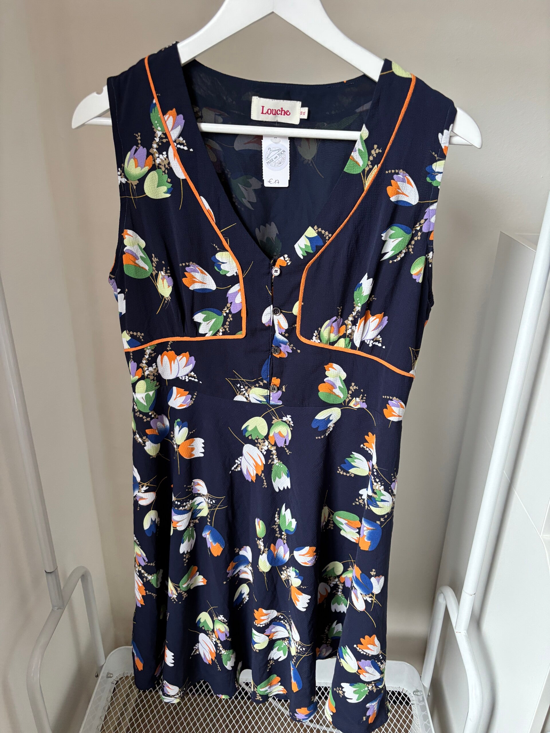 Marineblauwe bloemenjurk