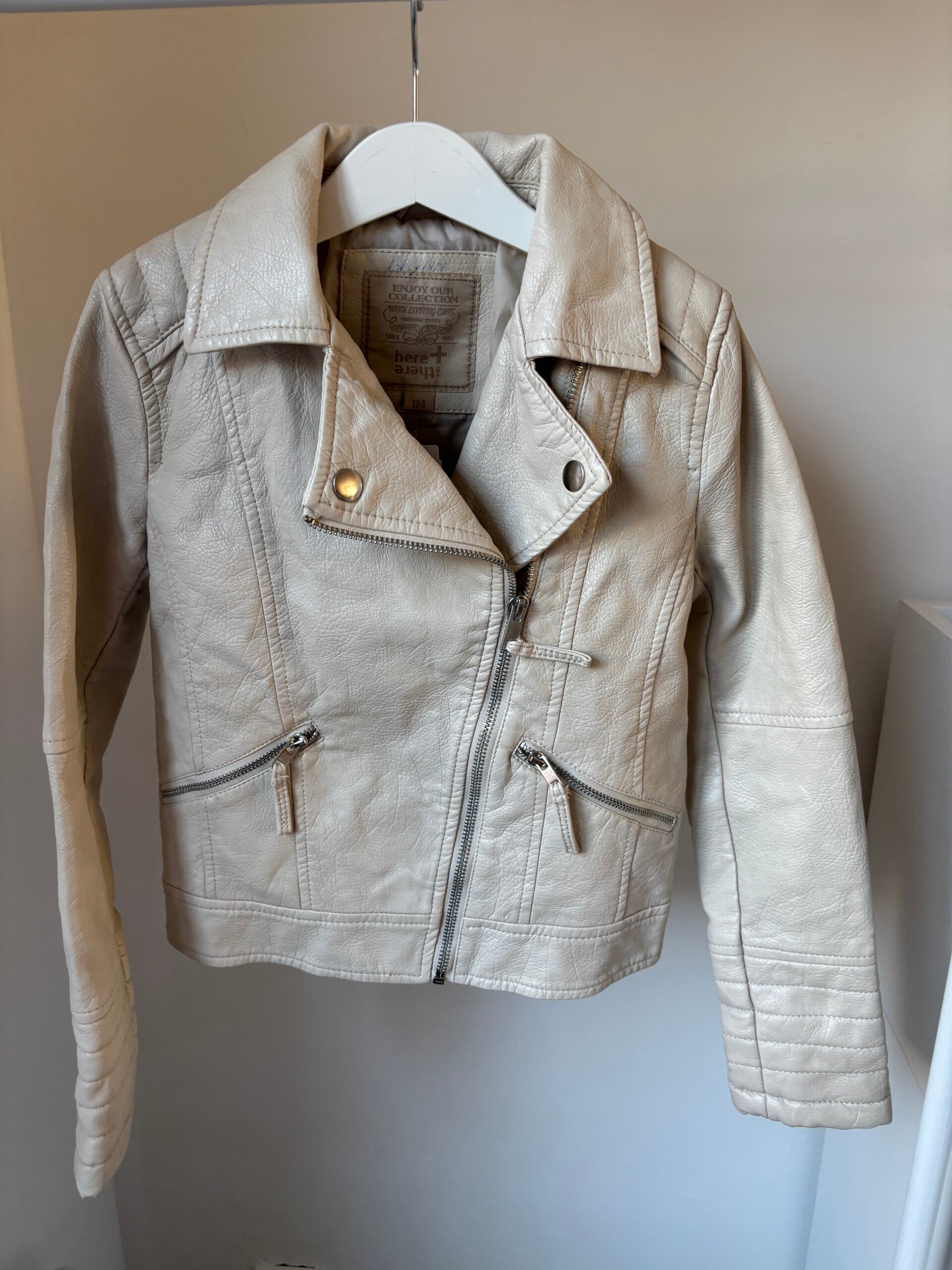 Crèmekleurig lederen jasje