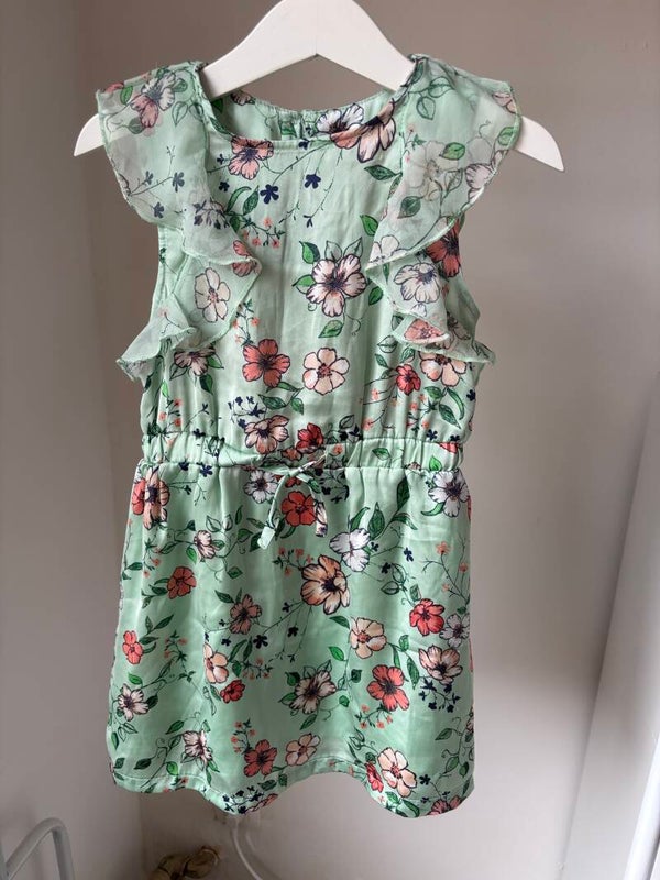 Muntgroen jurkje met bloemetjes