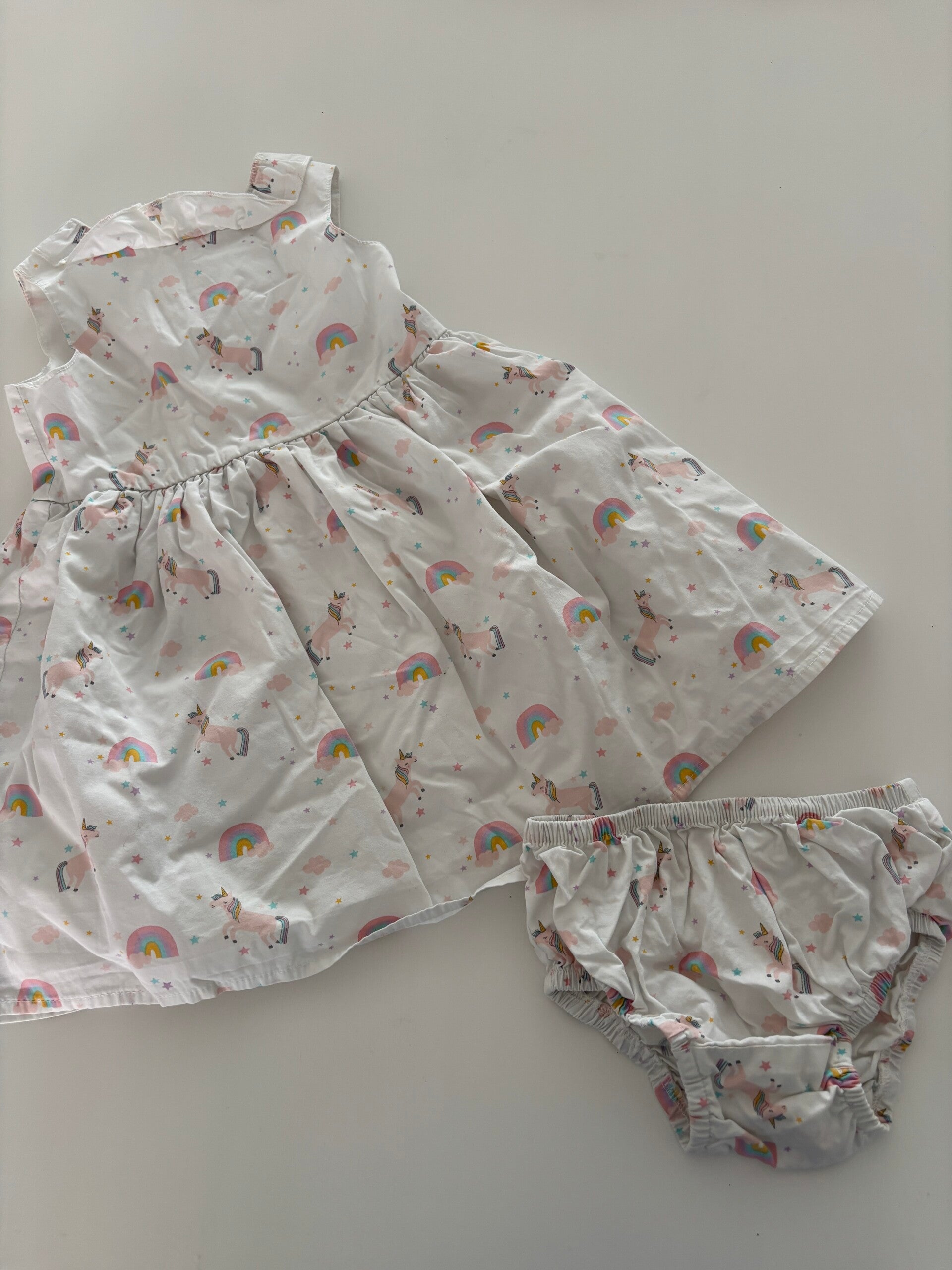 Setje: wit jurkje en pamperbroekje | Primark | 86