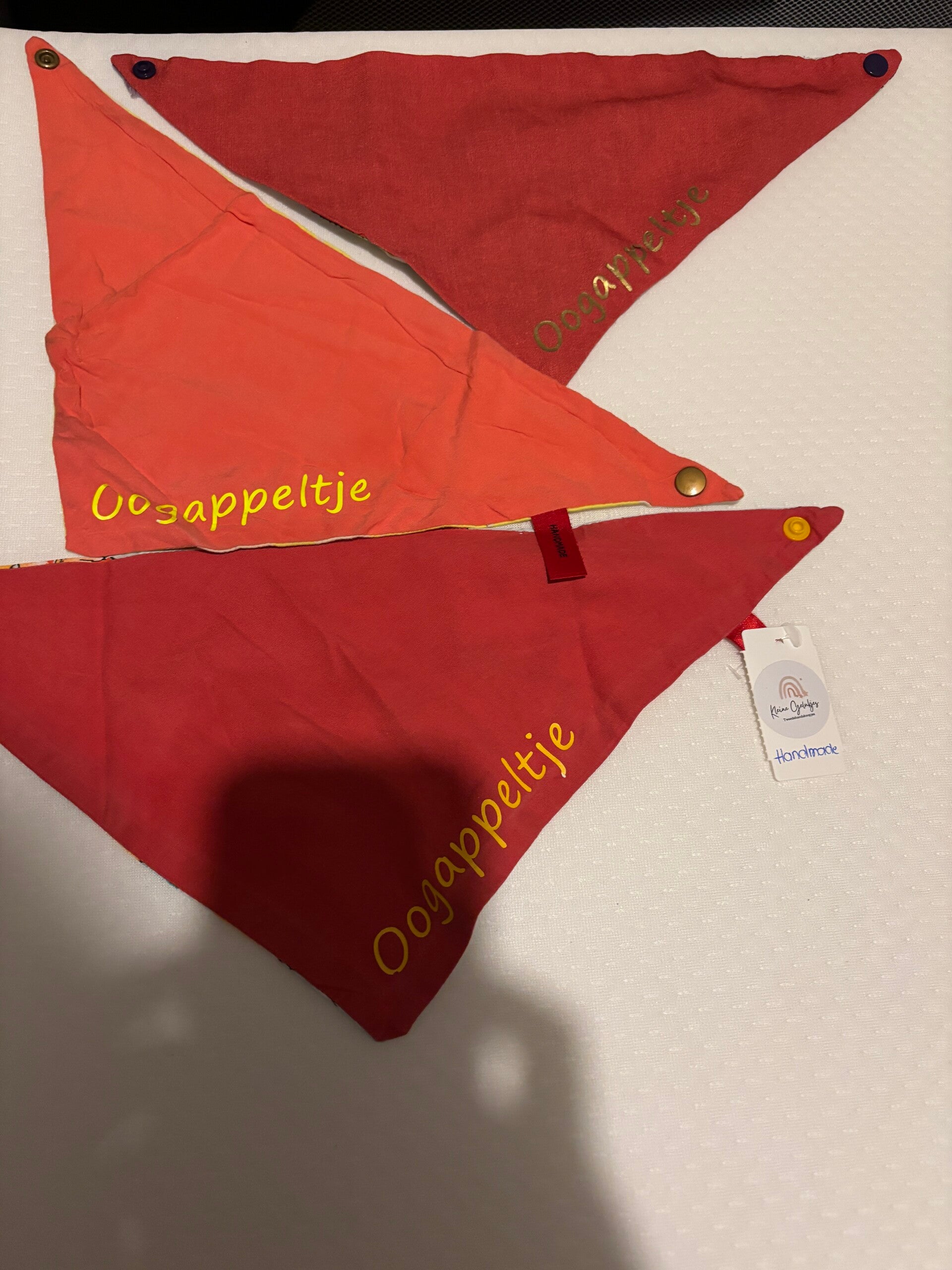 Bundel rode kwijlslabben (3)