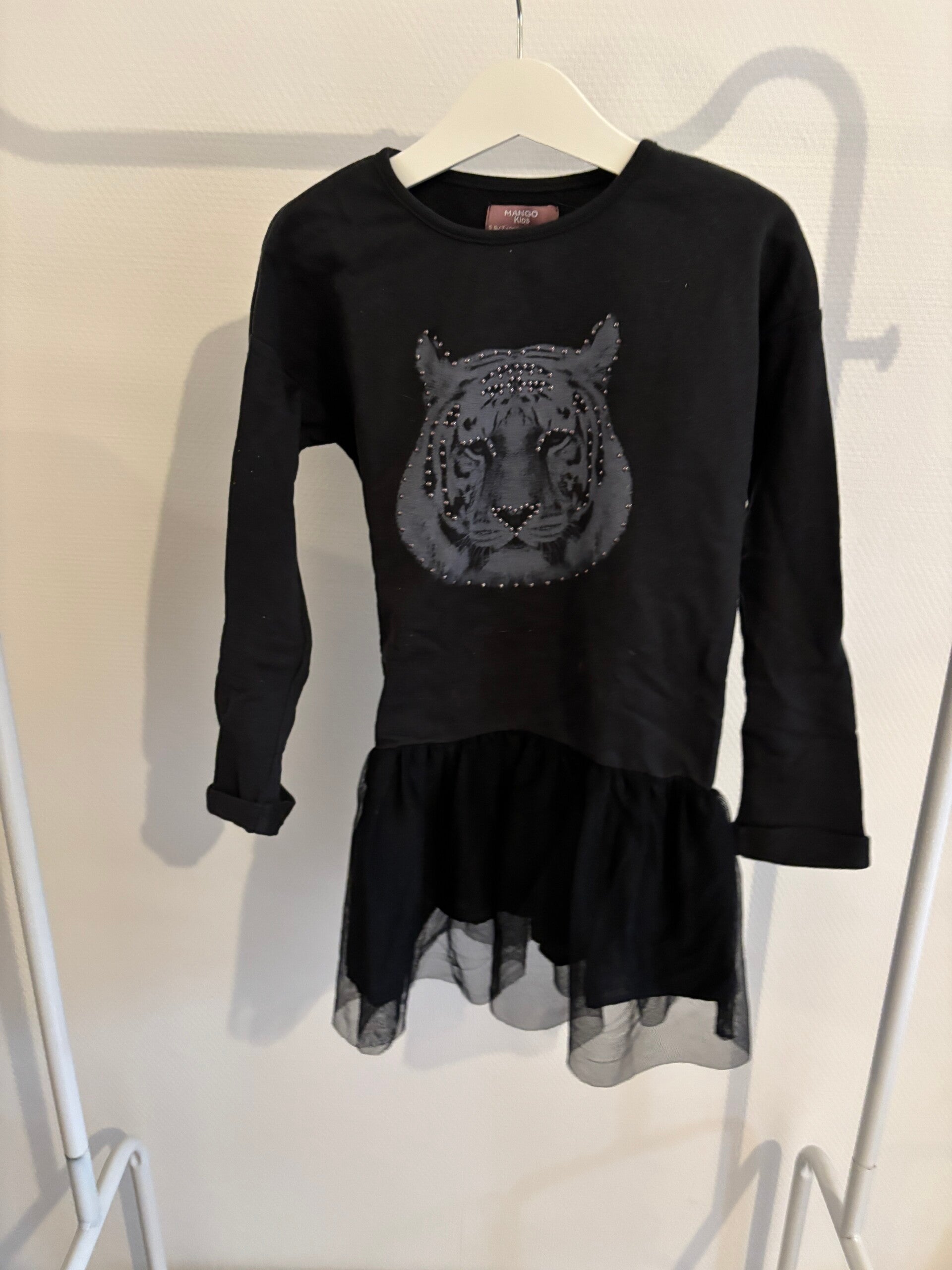 Zwarte longsleeve met tijger Mango