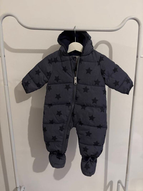 Donkergrijs skipakje met sterretjes Bellybutton