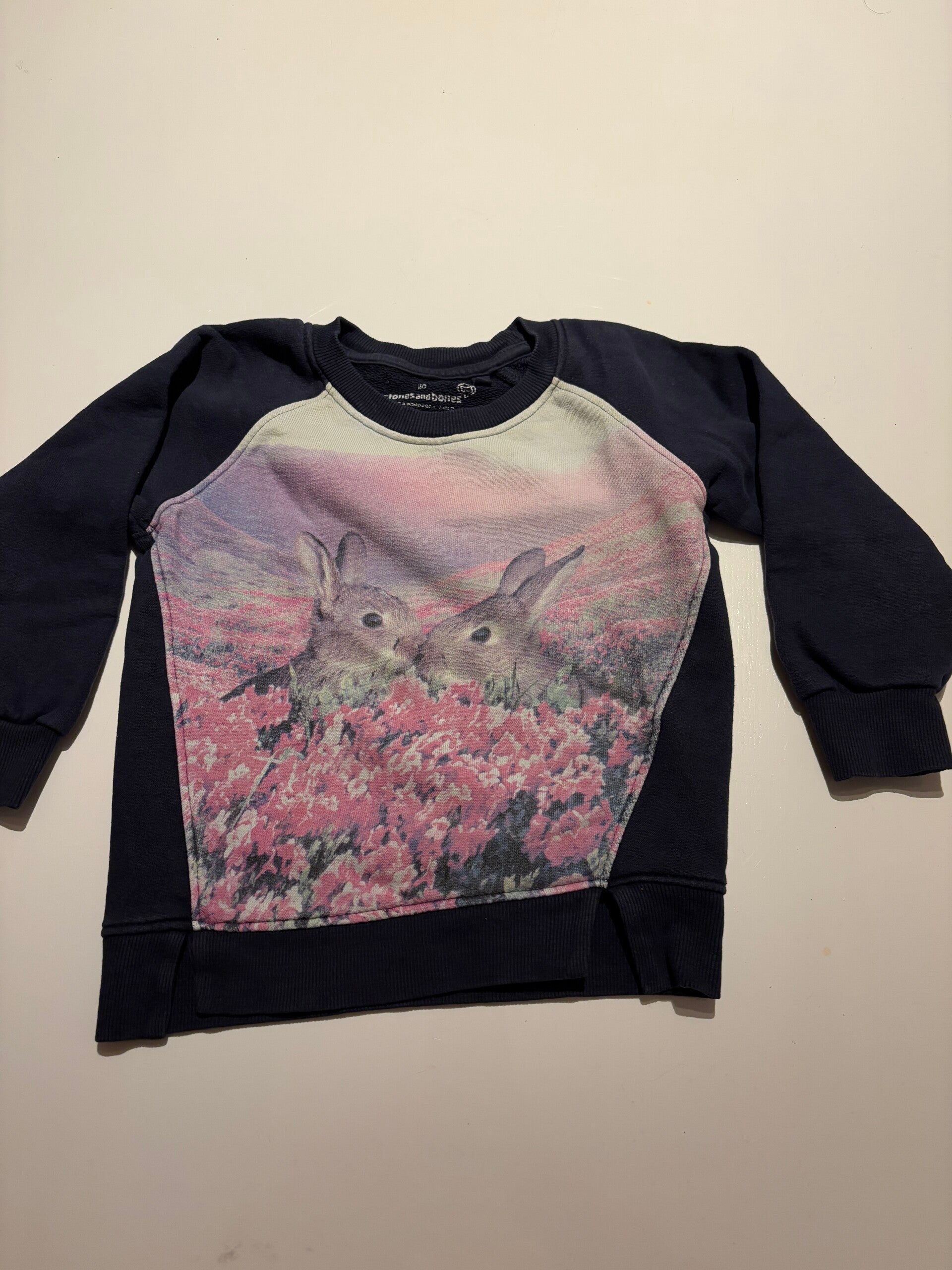 Marineblauwe sweater met konijntjes