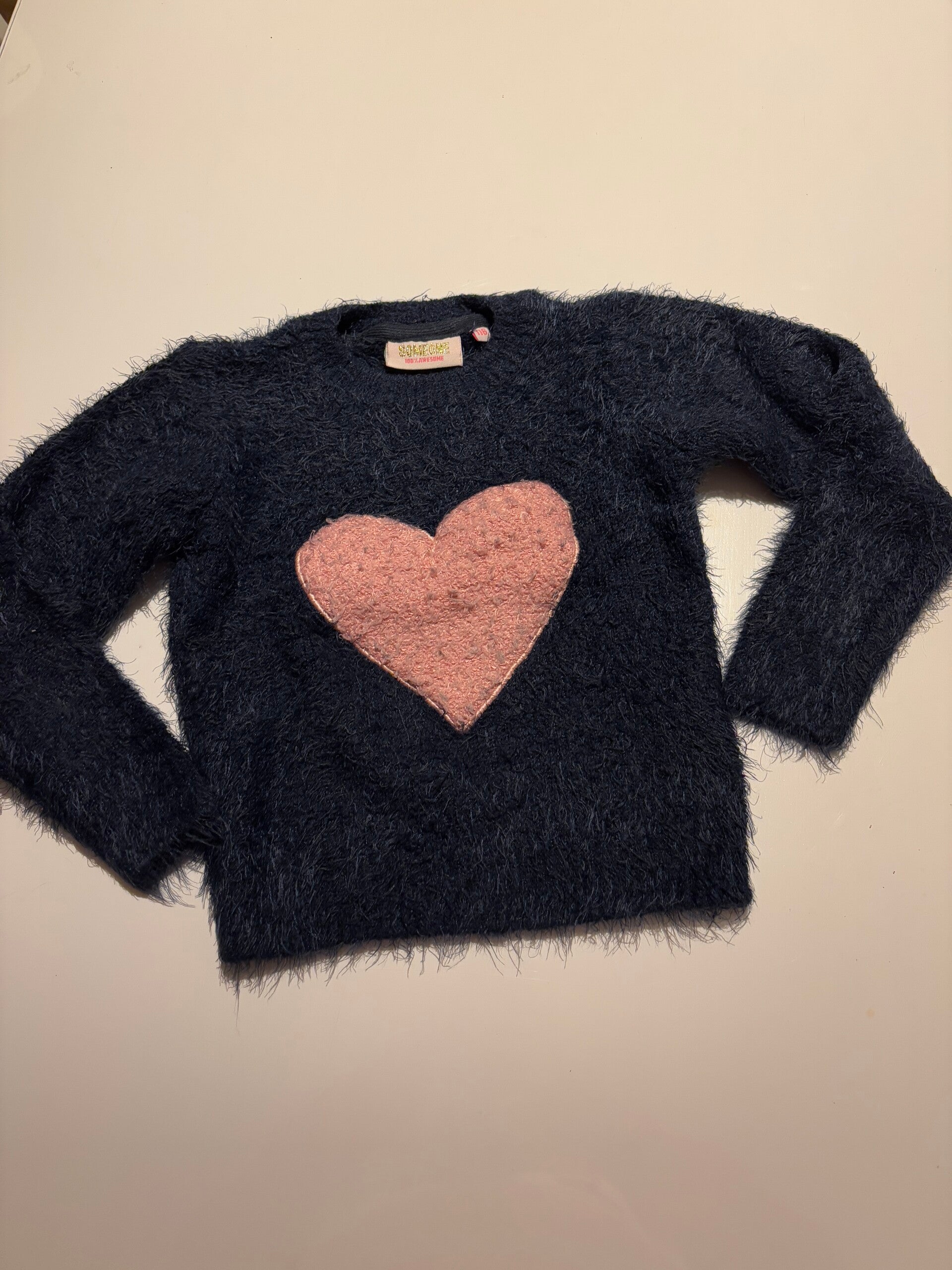 Marineblauwe zachte trui met hartje