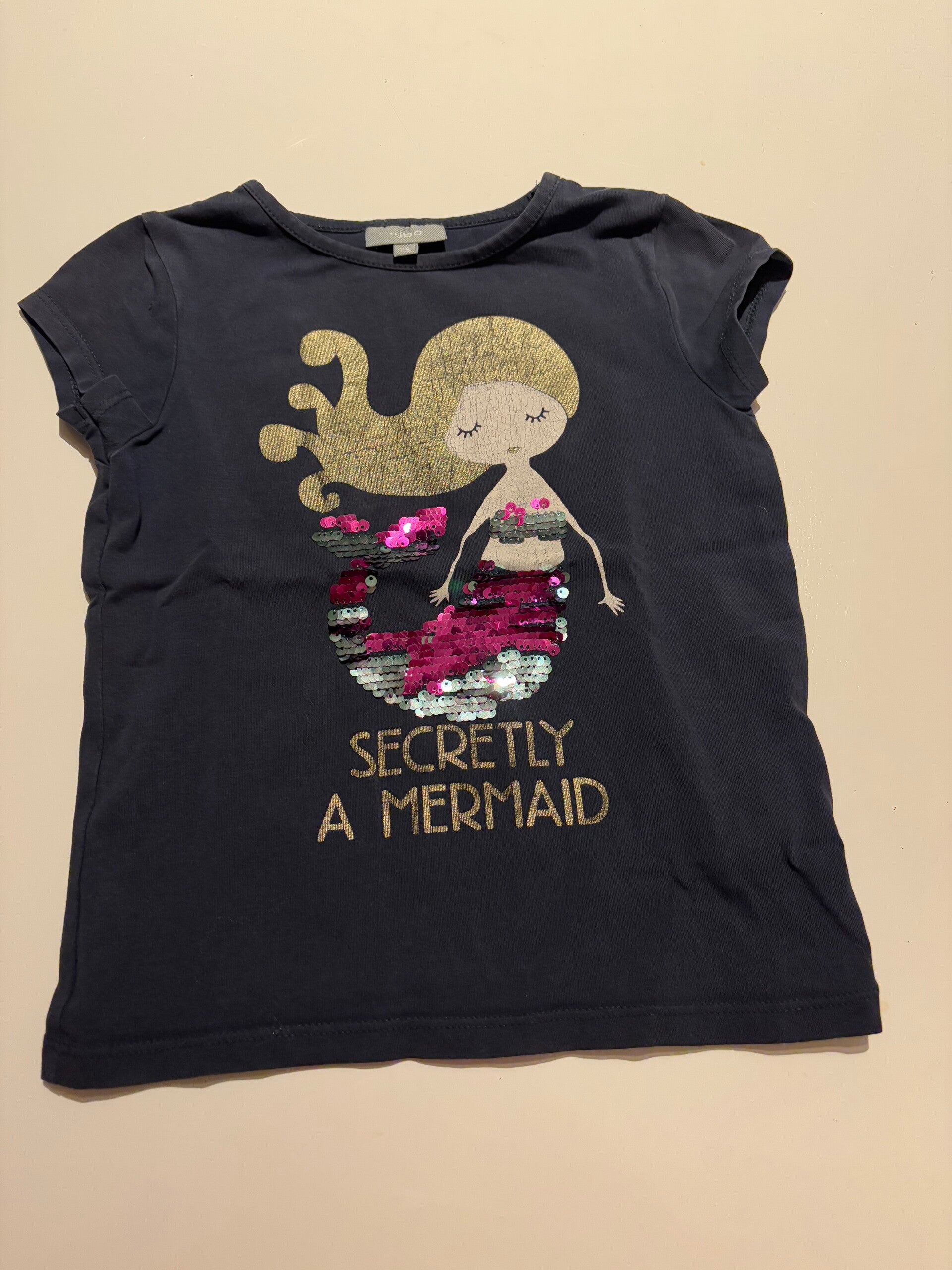 Marineblauwe t-shirt "Secretly a mermaid"