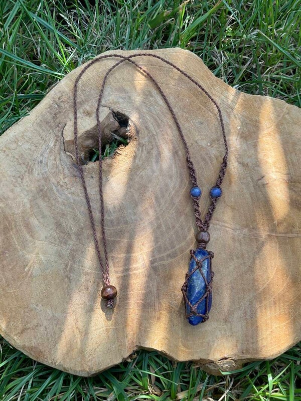 Macramé ketting met Lapis Lazuli