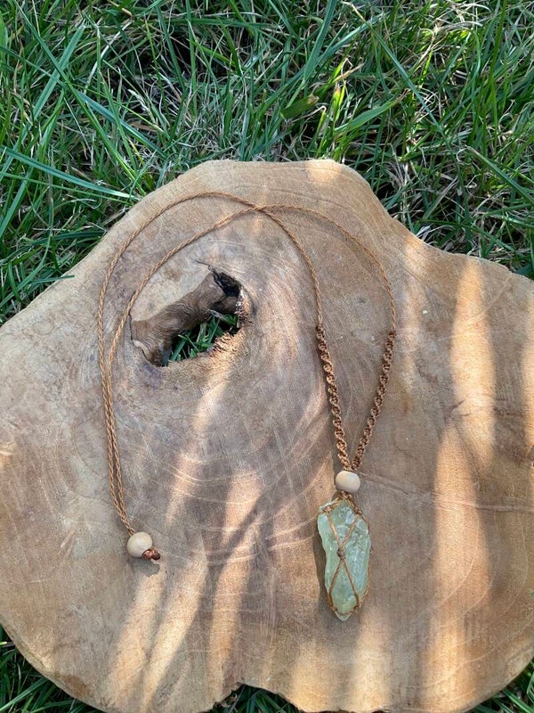 Macramé ketting met Groene Calciet