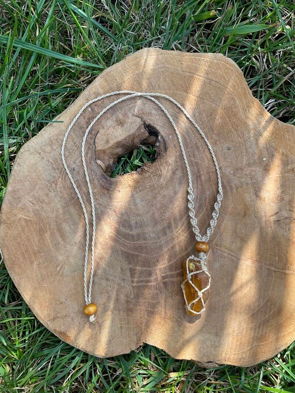 Macramé ketting met Barnsteen 1