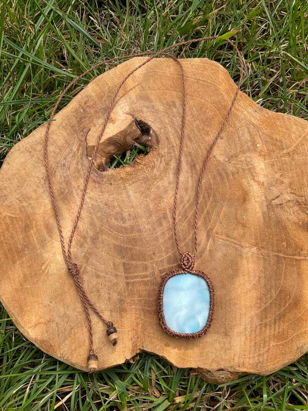 Macramé ketting met Larimar 1