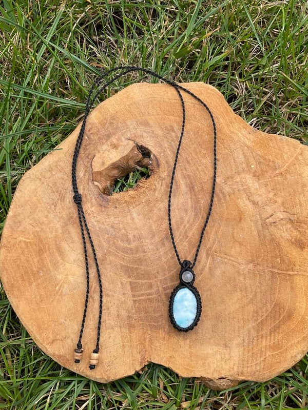 Macramé ketting met Larimar 3