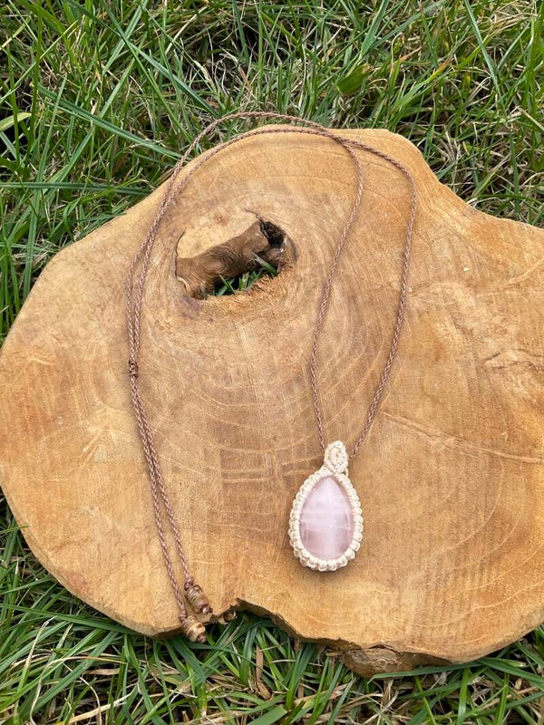 Macramé ketting met Rozenkwarts