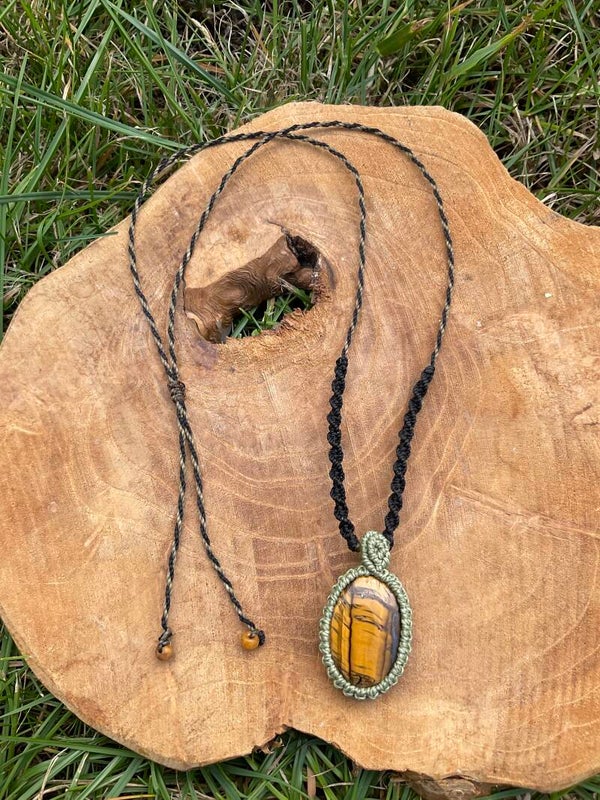 Macramé ketting met Tijgeroog