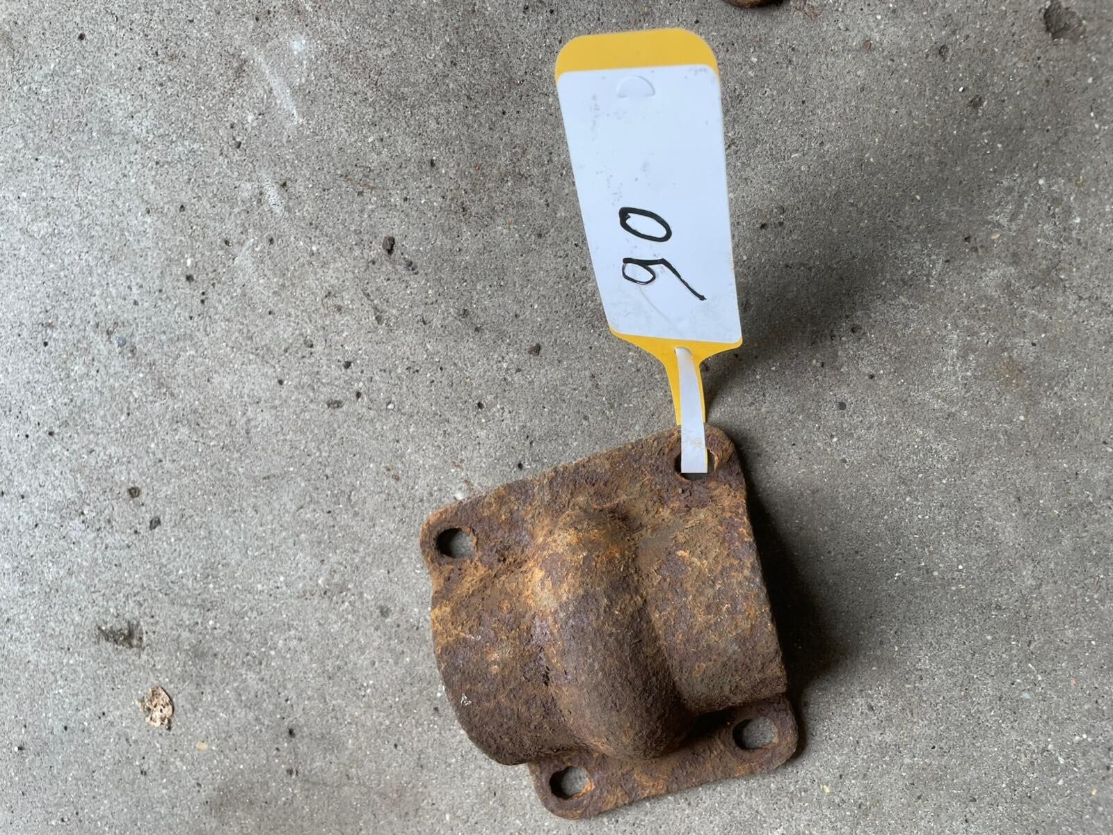 Stabilisator beugel Mercedes Düdo T2 achter (gebruikt)