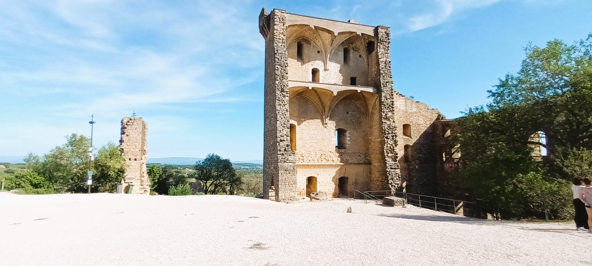 CHATEAUNEUF DU PAPE et la VIA RHONA MEDIANE 3