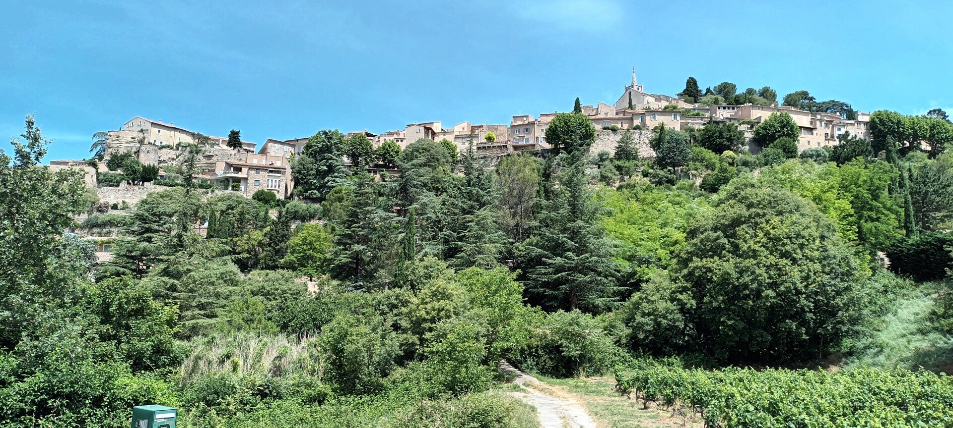 LES VILLAGES PERCHES DU LUBERON , BONNIEUX , MENERBES