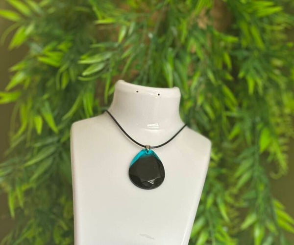 Collier - pendentif noir et turquoise