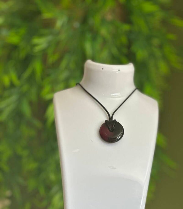 Collier pendentif rond - noir et rouge