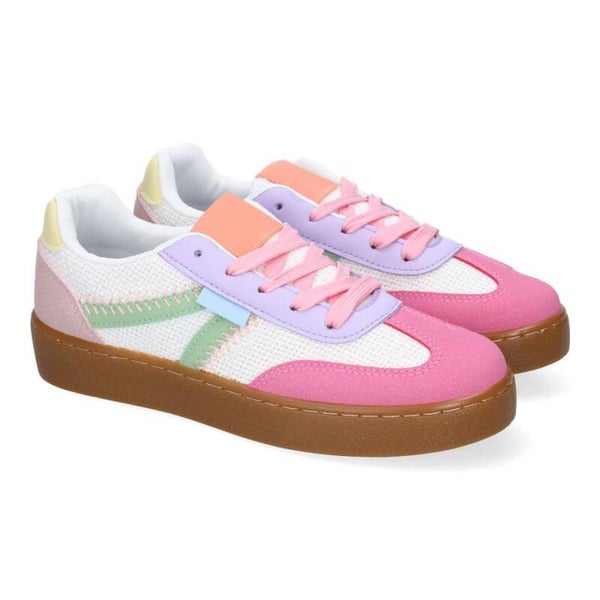 Zapatilla casual para mujer: el toque de color que necesitas.