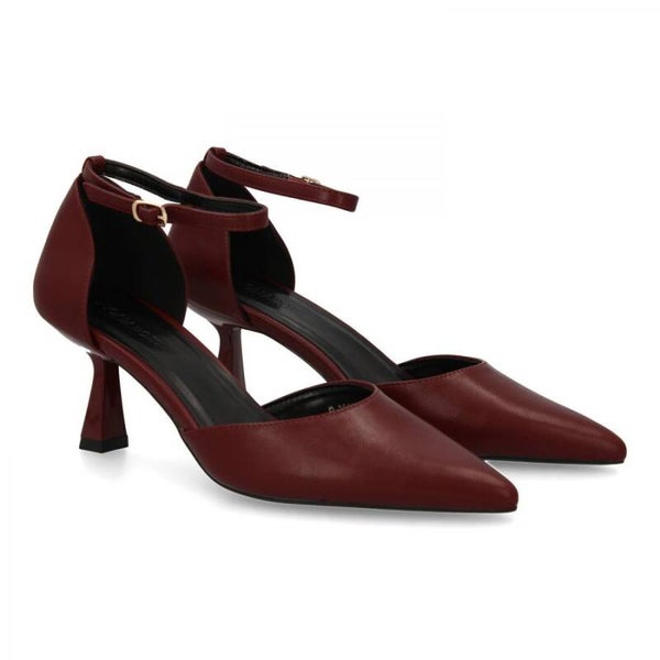 Stiletto de punta fina: El calzado ideal para ocasiones especiales