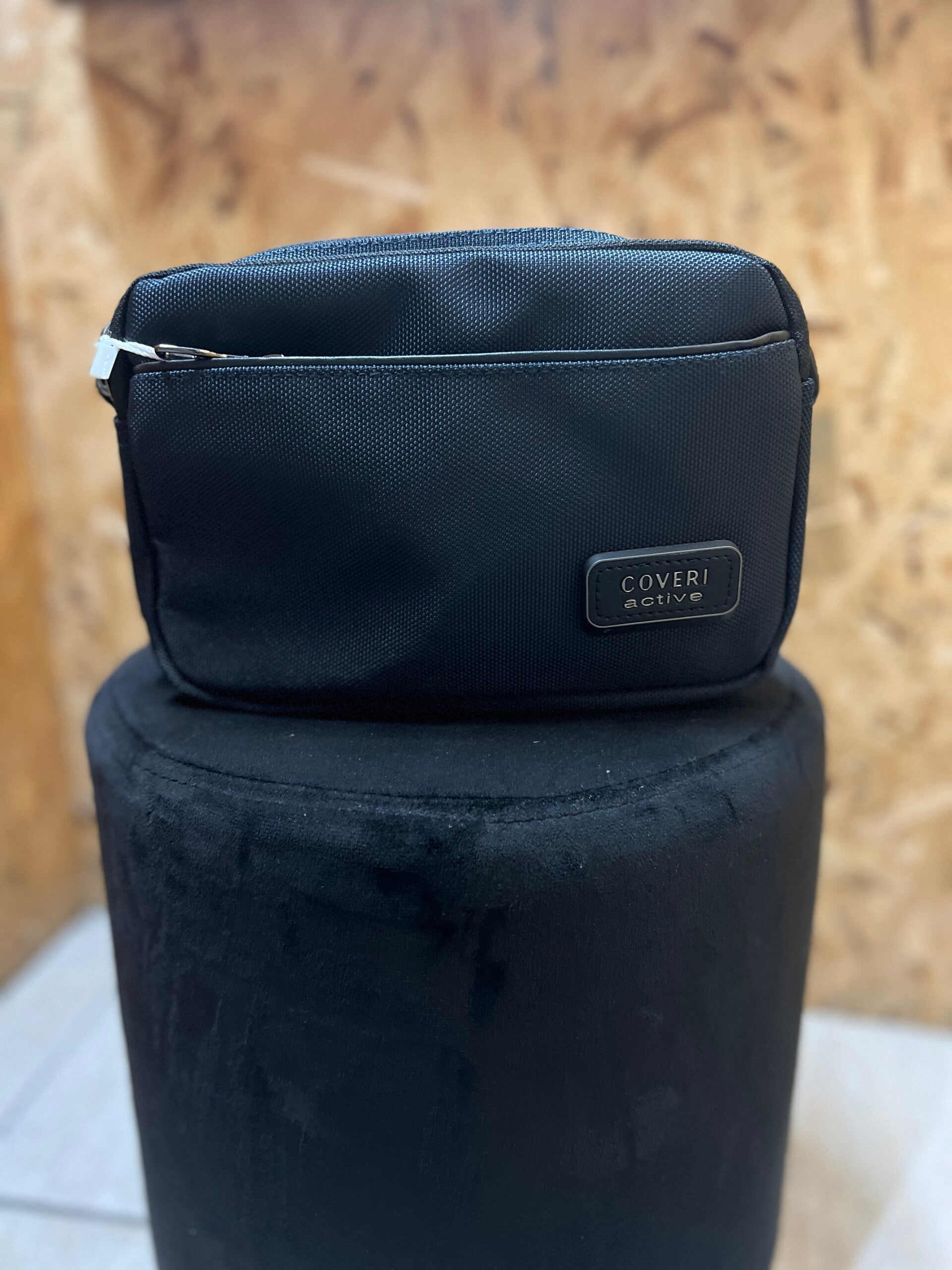 Distinctive Navy Cross bag/Toiletery bag