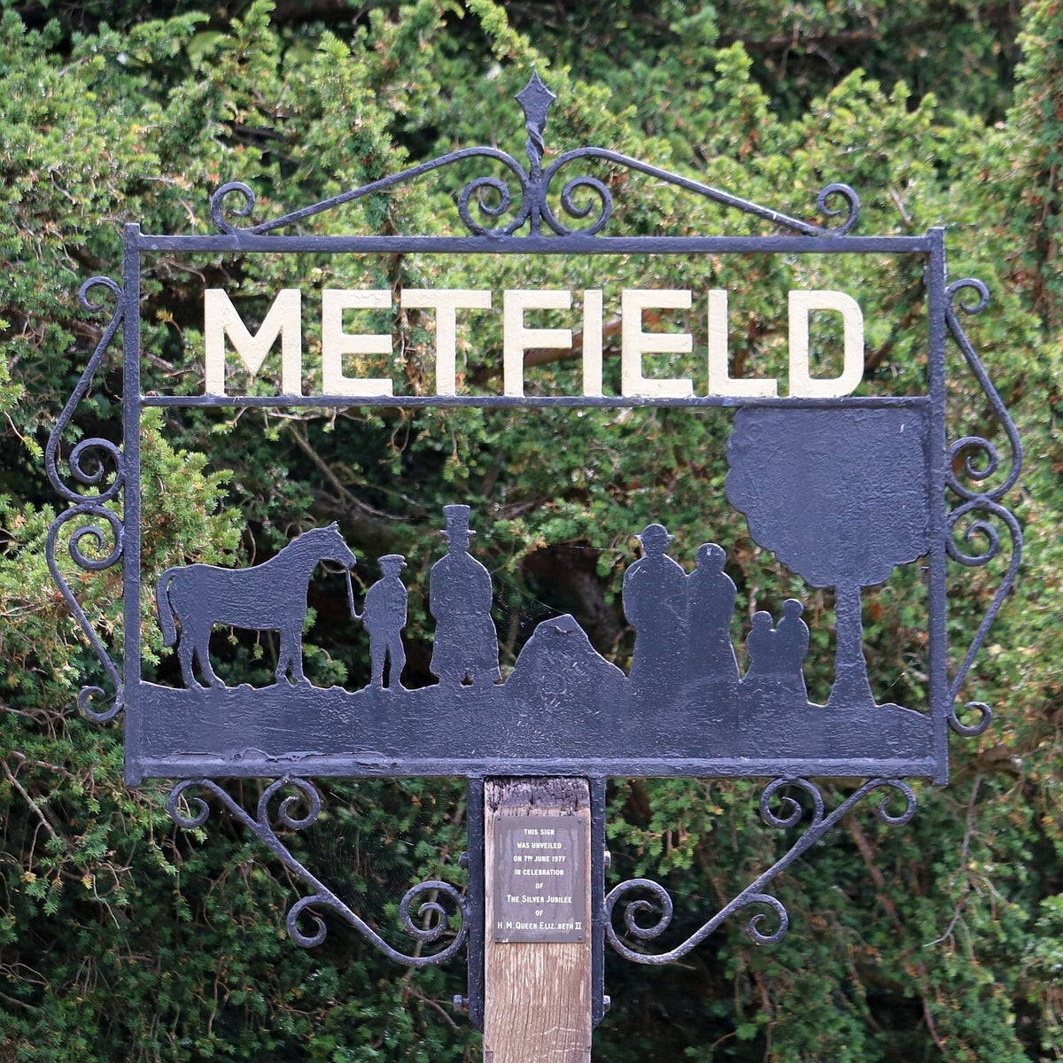 Metfield Metfield | Suffolk Village Signs