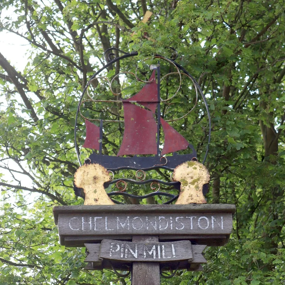 Chelmondiston and Pin Mill | Suffolk Village Signs