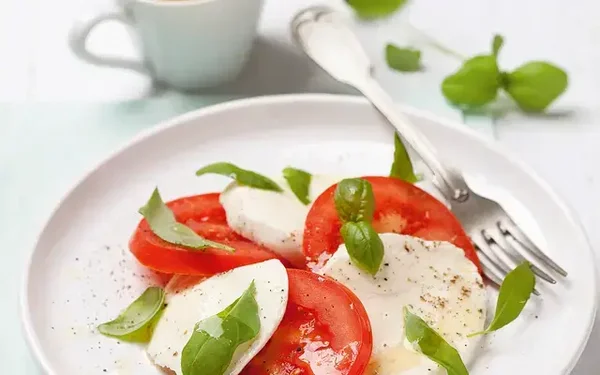 VERSE Salade Caprese (Voorgerecht) - Prijs Per Persoon (Levering 24/06/2026)