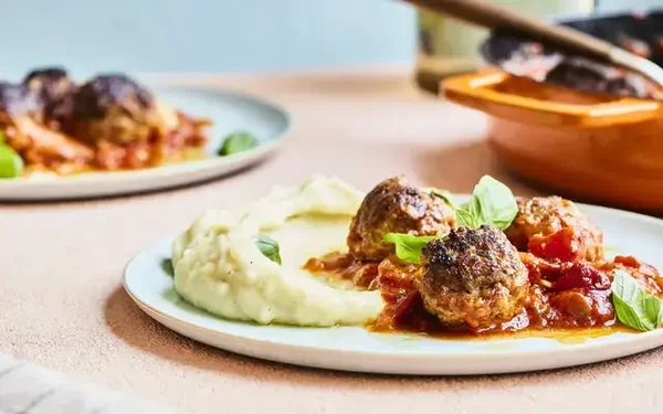 Balletjes In Tomatensaus & Puree - Prijs Per Persoon (Levering 26/08/2026)