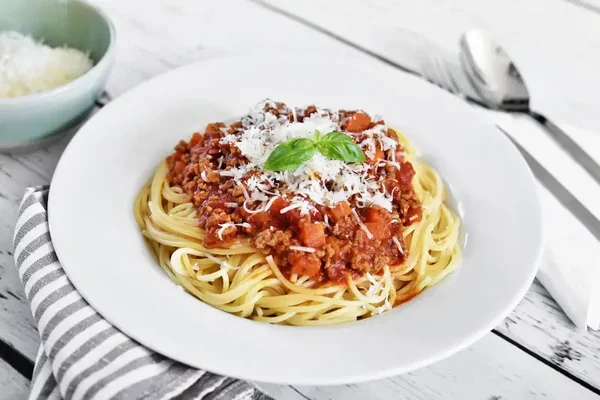 Spaghetti Met Huisbereide Bolognaisesaus (Met Potje Gemalen Kaas) - Prijs Per Persoon (Levering 02/09/2026)