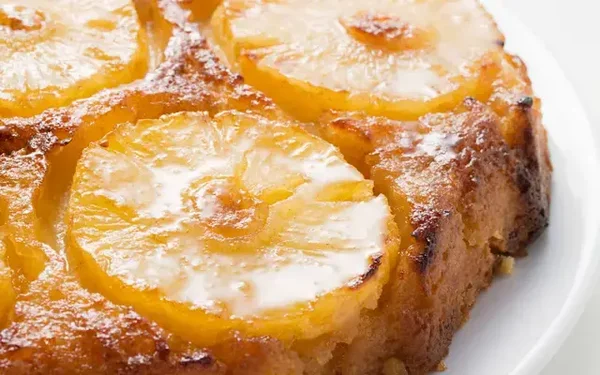 Huisbereid Ananascake - Prijs Per Persoon (Levering 21/10/2026)