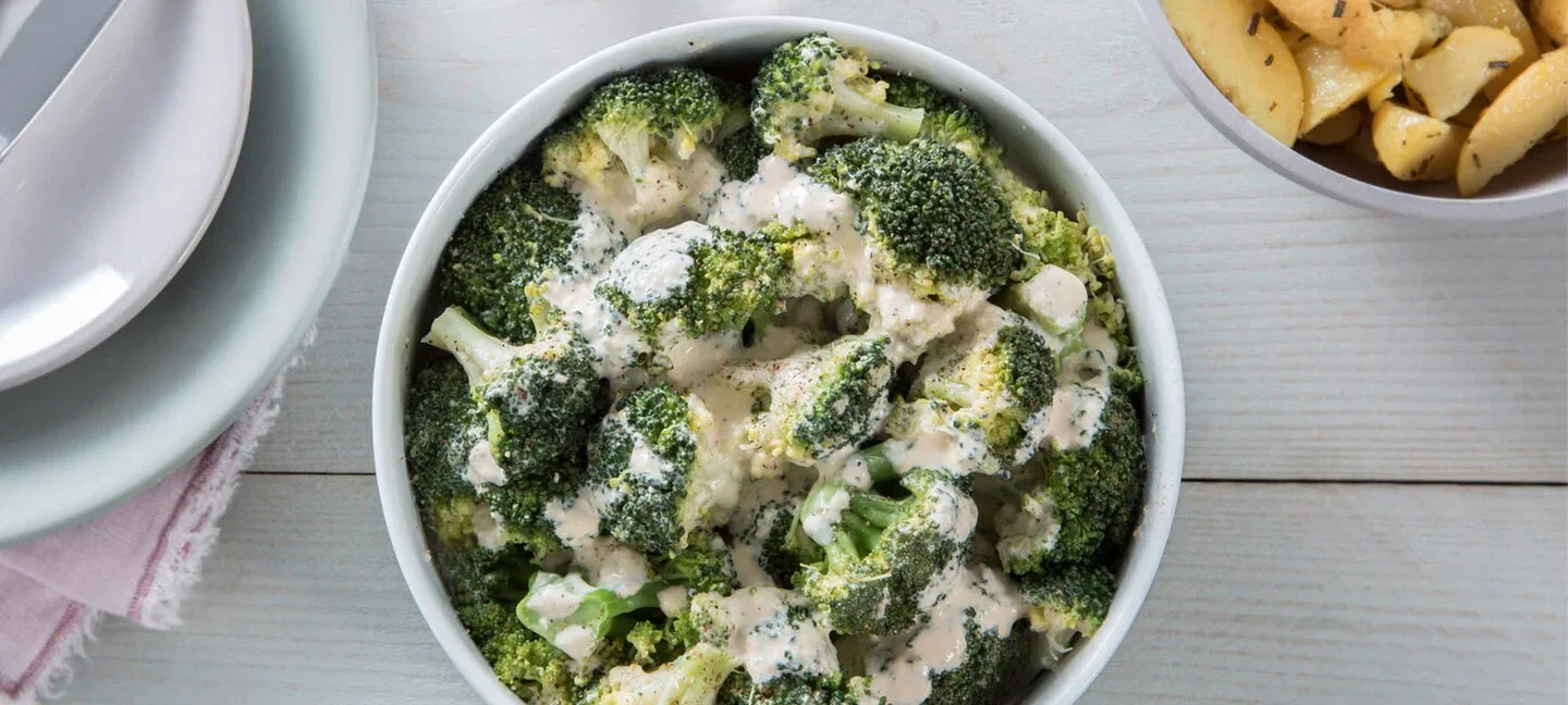 VERSE Broccoli In Witte Saus, Gekookte Aardappelen & Boerenworst - Prijs Per Persoon (Levering 31/05/2026)