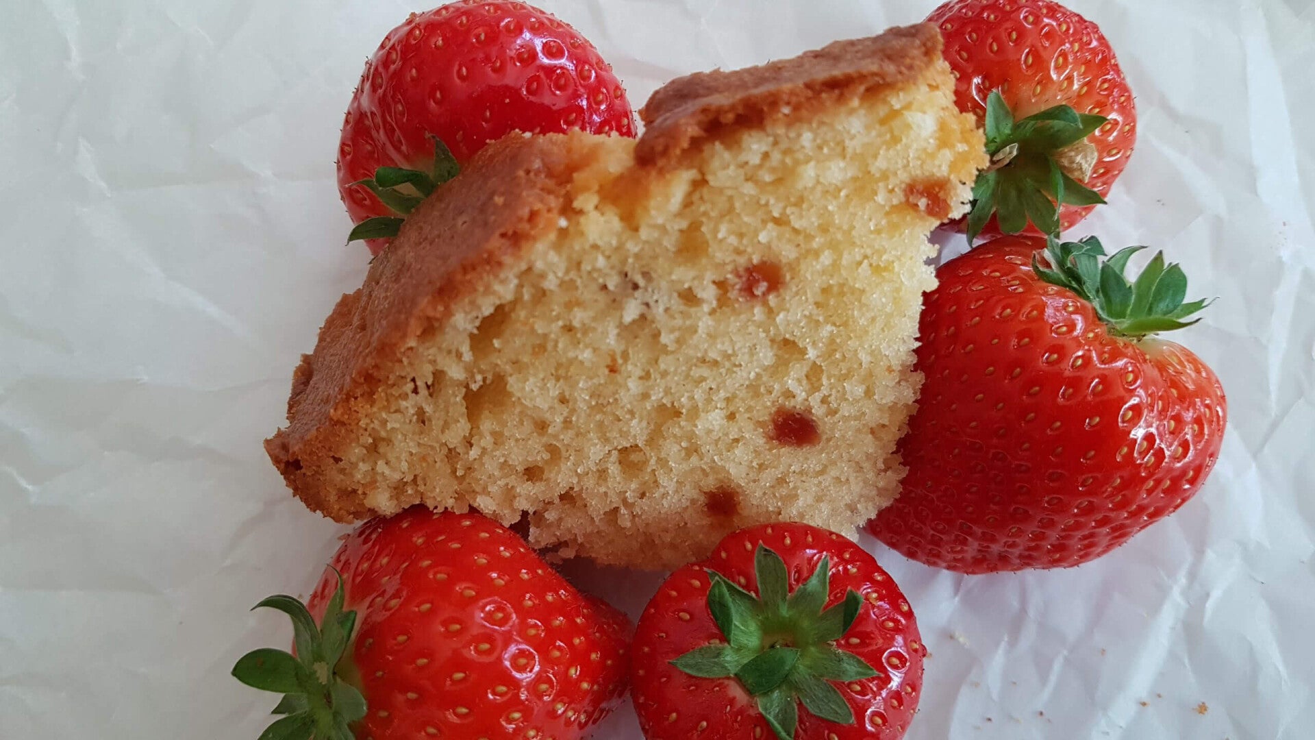 VERSE Aardbeiencake - Prijs Per Persoon (Levering 17/05/2026)
