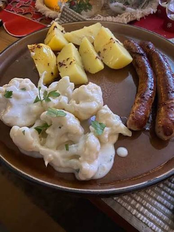 Bloemkool In Witte Saus Met Gekookte Aardappelen & Chipolata - Prijs Per Persoon (Levering 19/07/2026)