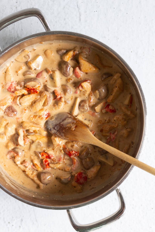 Penne Met Rode Paprika & Kip In Champignonroomsaus - Prijs Per Persoon (Levering 30/08/2026)
