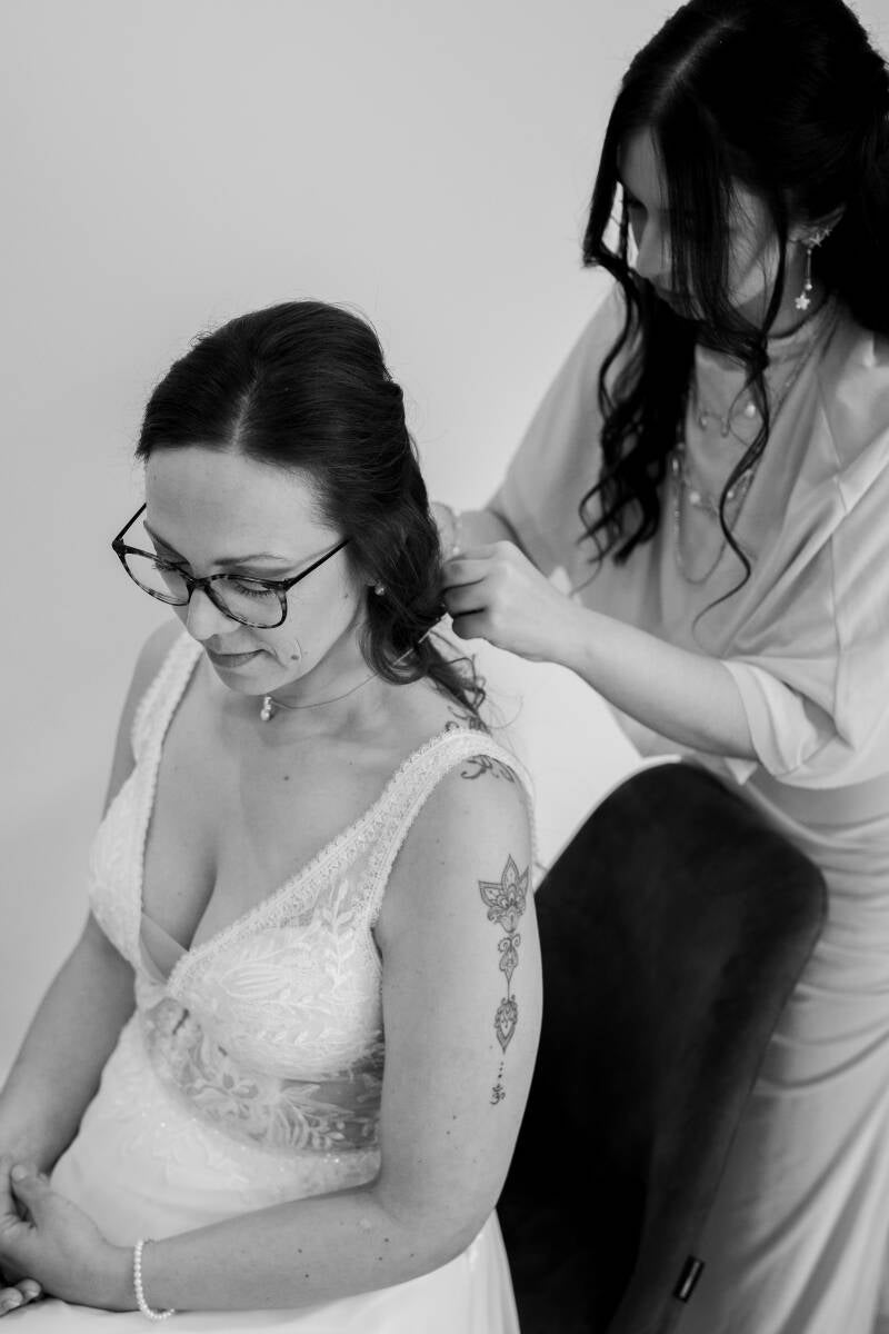 01_getting-ready_00059-standard-i2sqiz.jpg