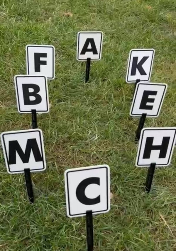 Dressuur (bak) letters op houders