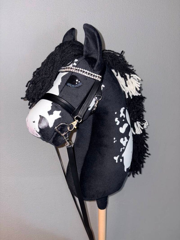 Hobbyhorse “Bandit” zwart/bont (size L) incl. hoofdstel