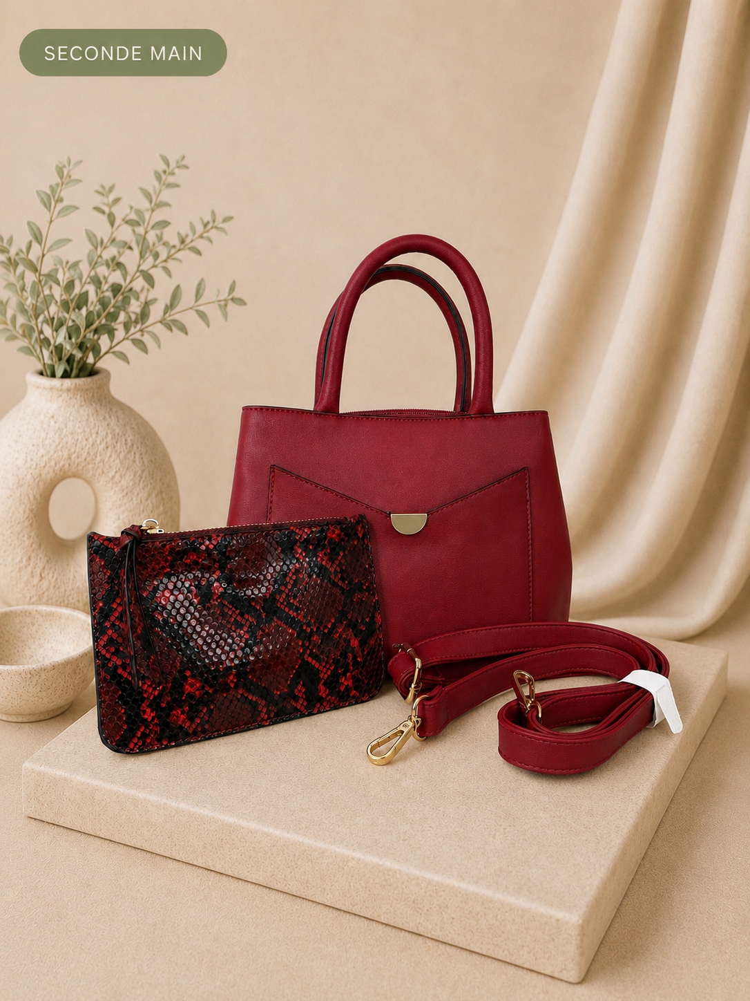Sac à main bordeaux avec pochette assortie
